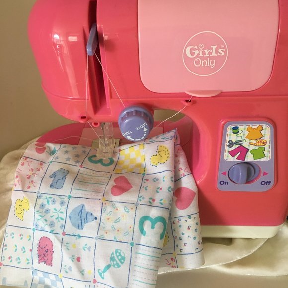 Sewing Machine Toys for Girls, Toy Craft Kits - Picture 7 of 7